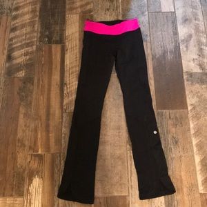 Black Lululemon yoga pants